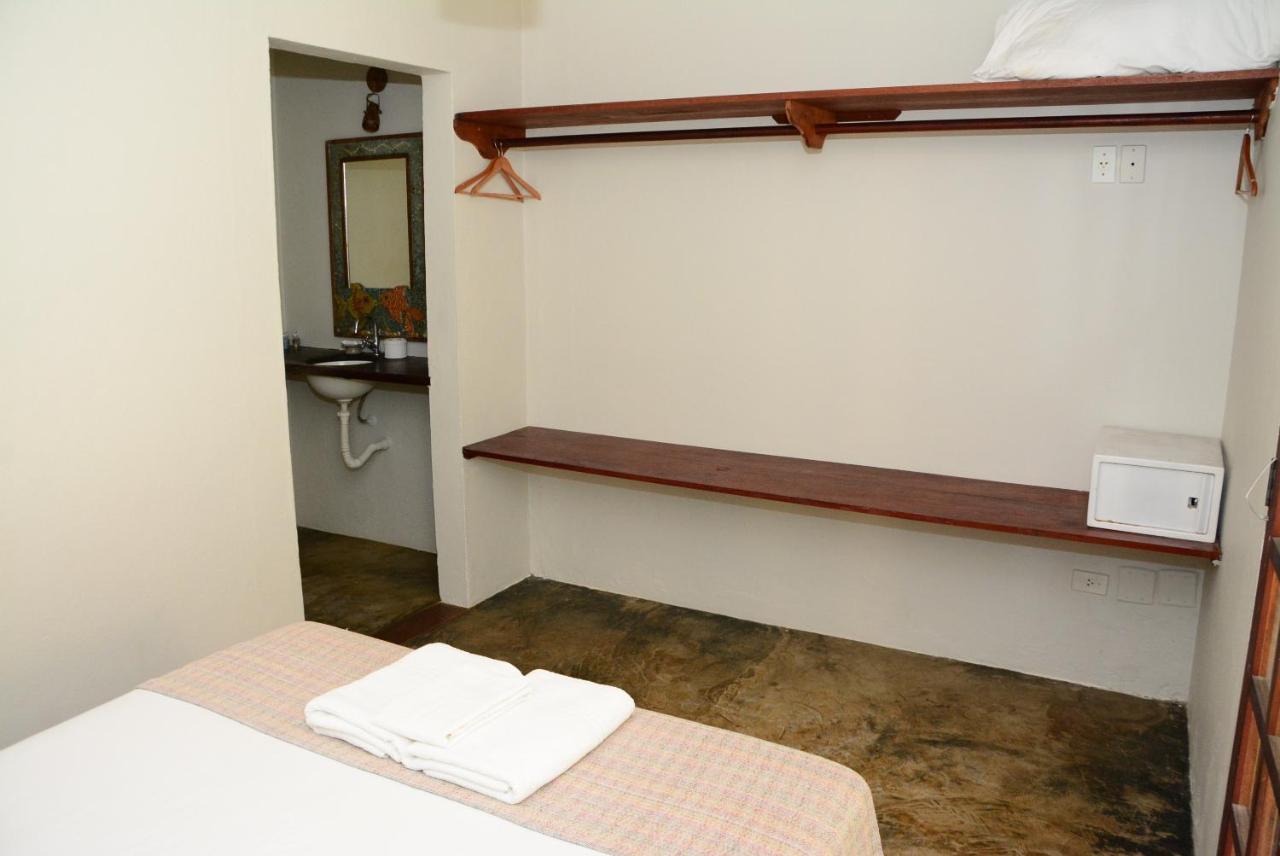 Hostel Vila Bonete Ilhabela Buitenkant foto